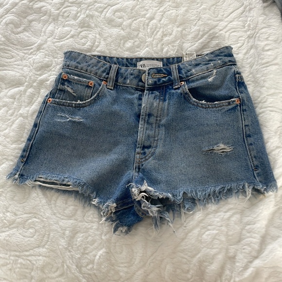 Shorts - Picture 2 of 4